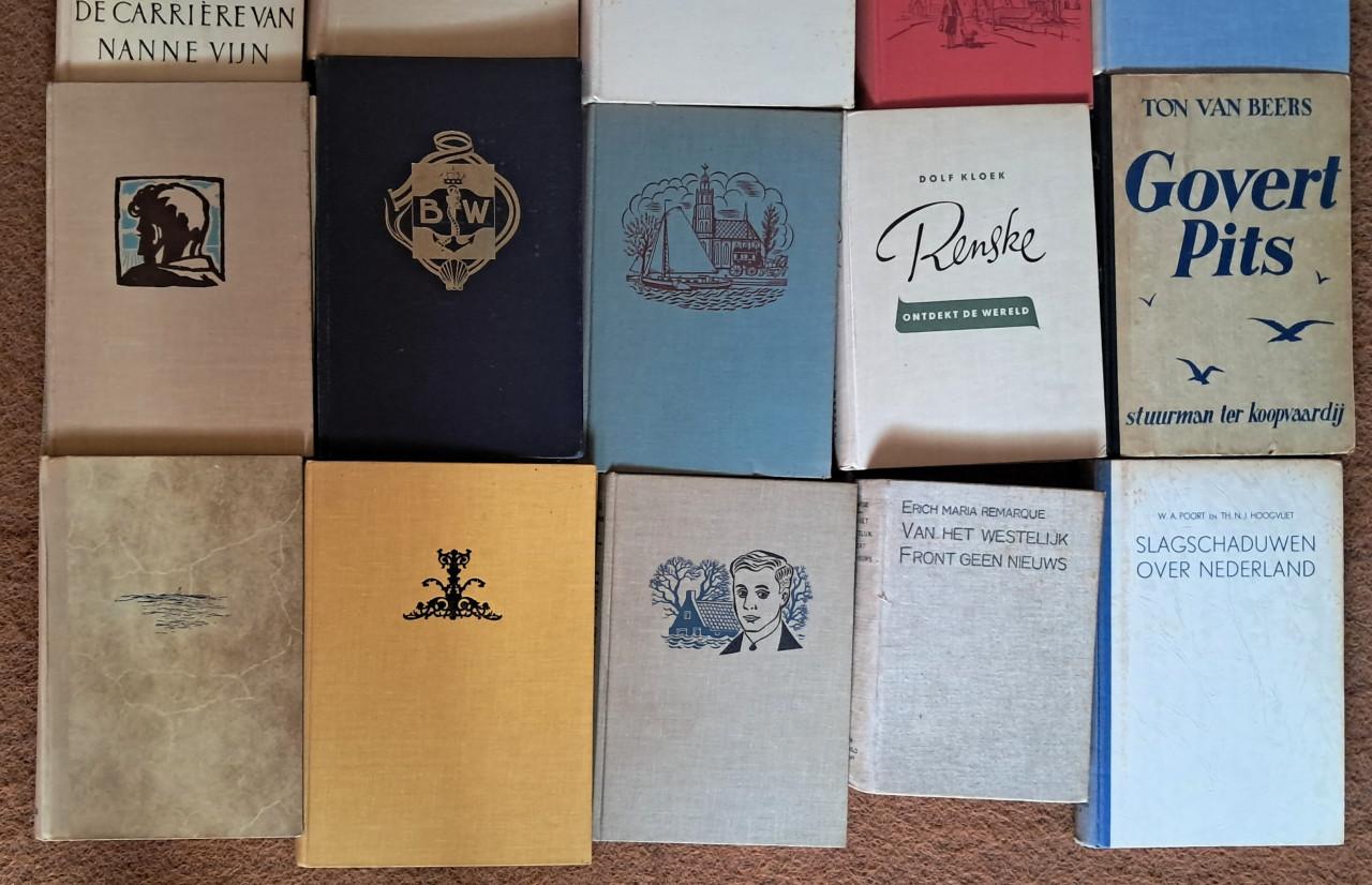 Oude jeugdboeken met harde kaft, in goede gebruikte staat