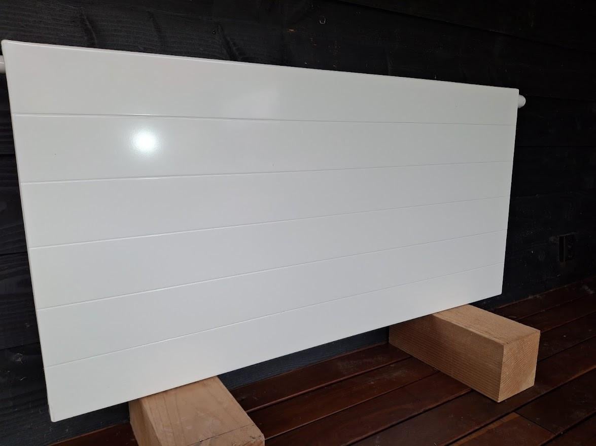 Vlakke radiator 600x1200 mm, 3818watt , kleur verkeerswit.
