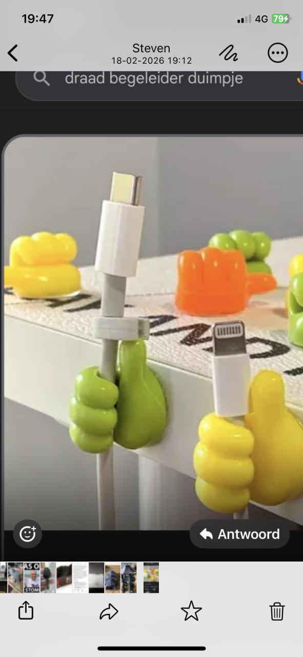 Kabelbevestiger voor telefoon oplaad kabel.