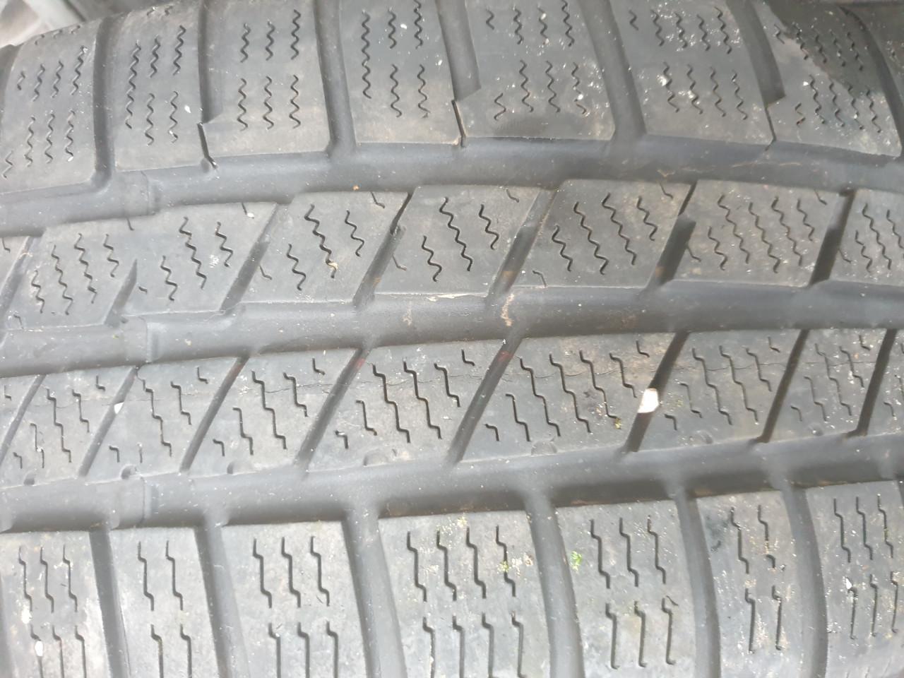 Velgen met winterbanden 215/65R16 voor golf enz