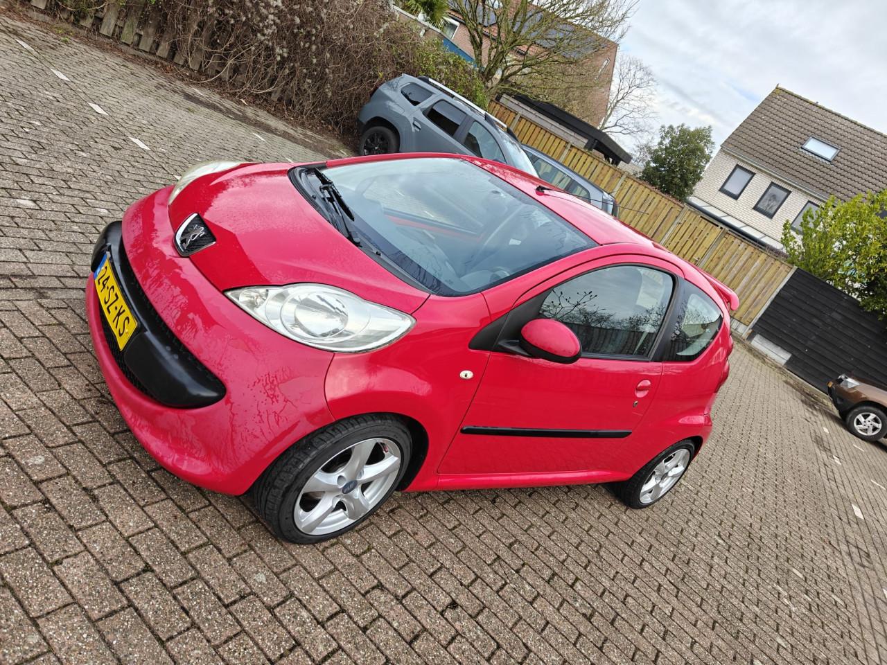 Peugeot 107 1.0 12V 3DR 2006 Rood