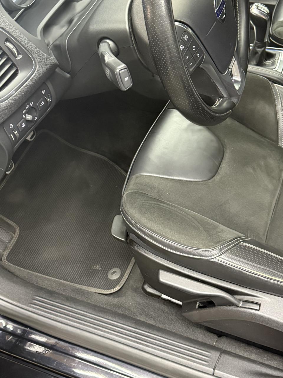 Volvo V40 2.0 D4 | 2014 model | 240 PK | Zwart R Design