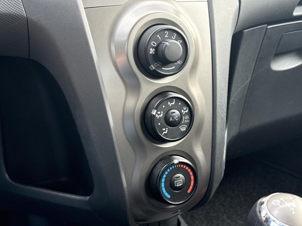 Toyota Yaris 1.3 vvti dynamic | airco | lm velgen