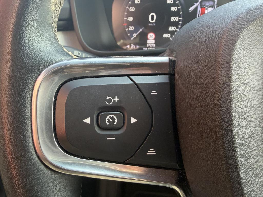 Volvo XC40 1.5 t4 plug-in hybrid plus dark