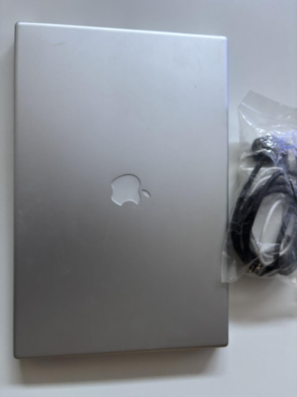 Apple Powerbook G4. 2001 Vintage