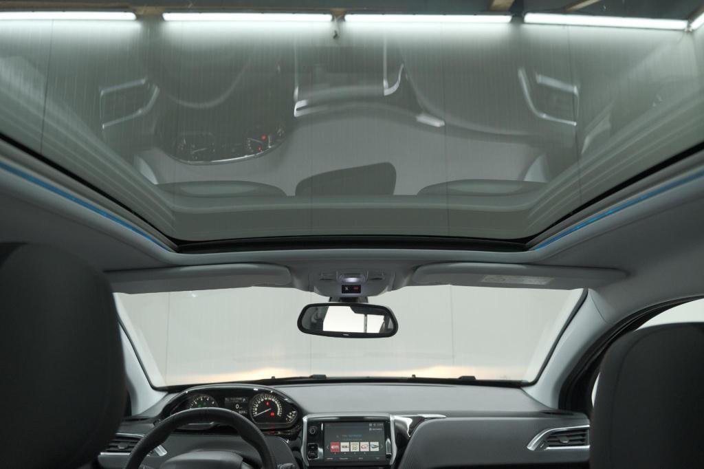 Peugeot 2008 puretech 110 eat6 gt line | trekhaak | panoramadak | apple car