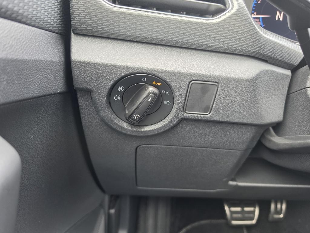 Volkswagen T-cross 1.5 tsi r-line | led | navi | camera | acc | stoelverwar