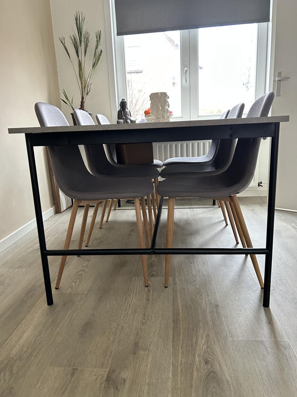 Eettafel 6/8 personen incl. 6 stoelen