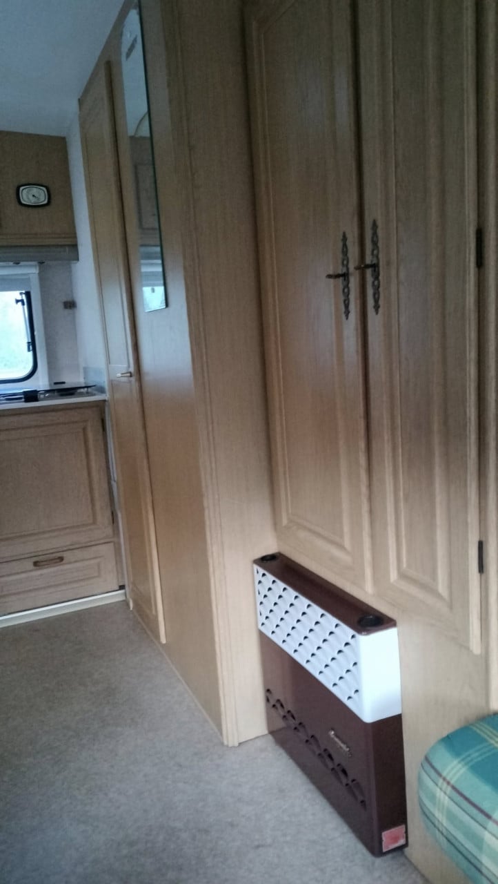 Abbey caravan met ENKELE bedden plus voortent en luifel
