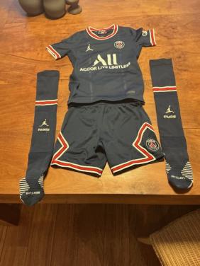 Voetbal tenues setjes, maat 128