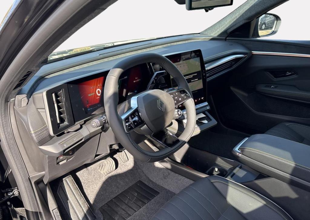 Renault Scenic e-tech ev87 long range iconic