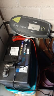 VMF VDC31M 105Ah Deep Cycle accu, 12V + ProUser Intelligent Battery Charger