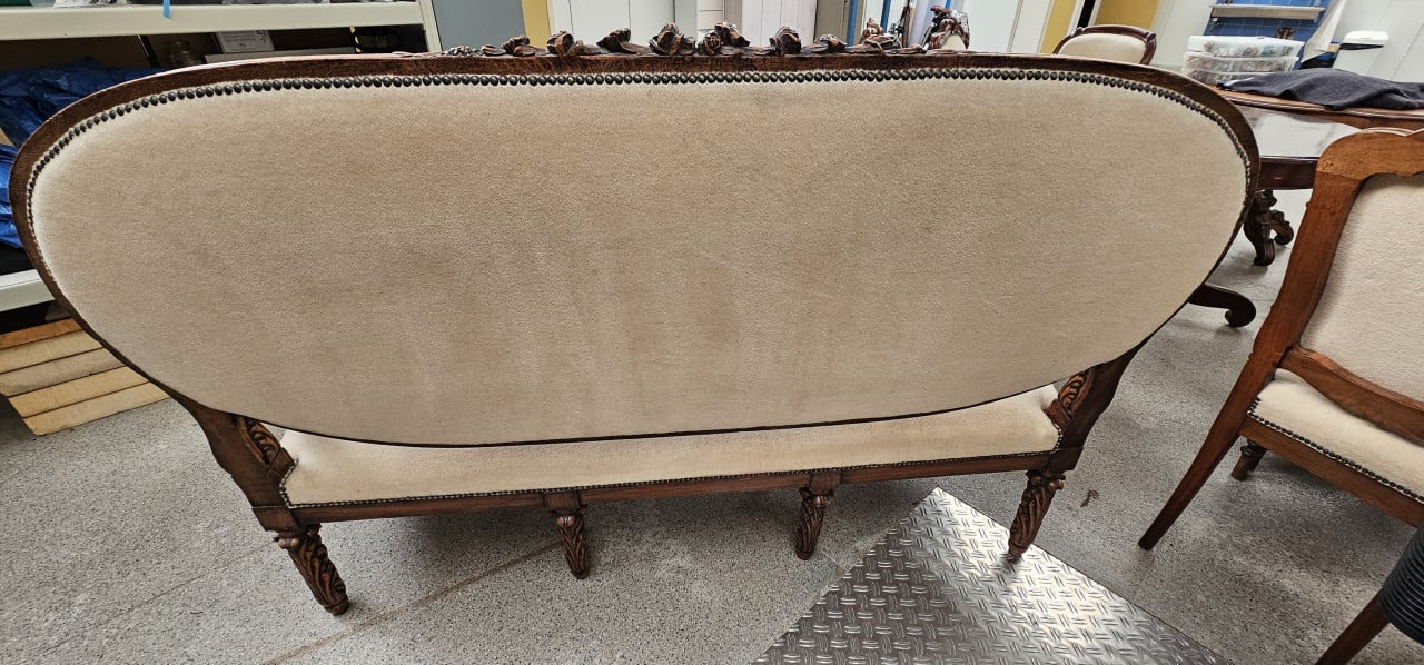 Sofa, zitbank, stoelen e.d. aangeboden