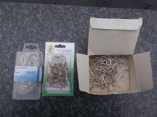 Zeehaken in doos  maat 5/0 ; 6/0 9/0