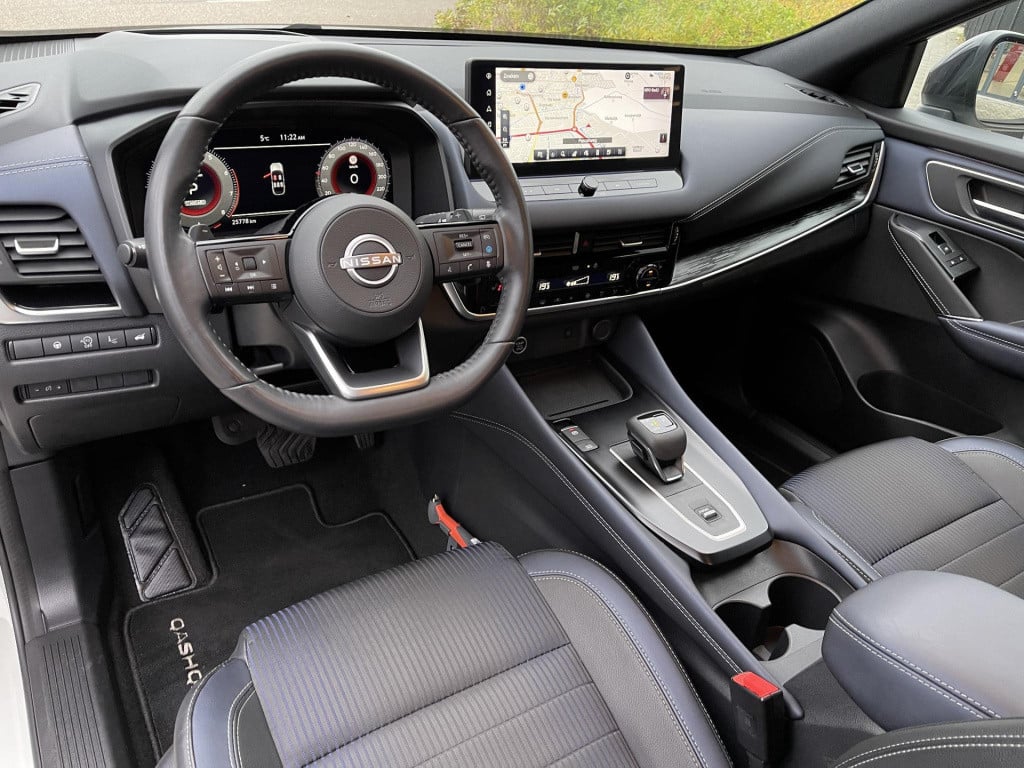 Nissan Qashqai 1.3 mhev xtronic tekna cold pack | two-tone lakkleur | stuur