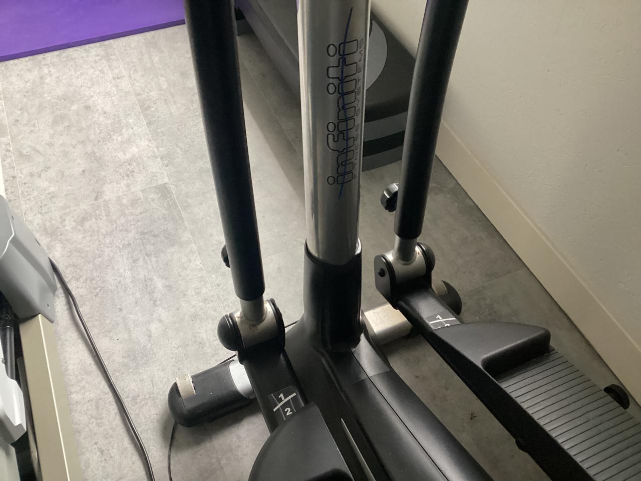 Infinity ST990 elliptical crosstrainer semi-professional