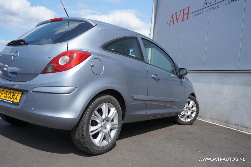 Opel Corsa 1.2-16v essentia