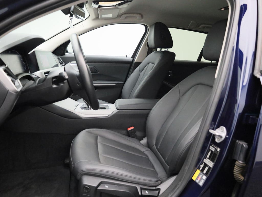 BMW 3-serie touring 330e business edition plus | automaat | navigatie | app
