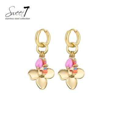 Oorbellen met goudkleurige bloem en roze kralen