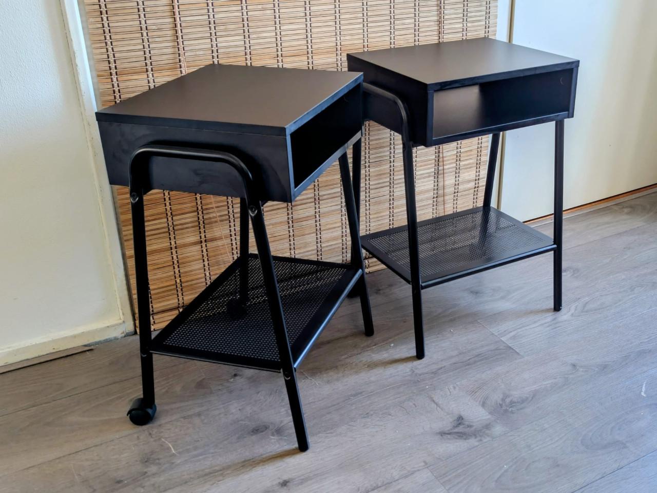 Twee nachtkastjes ‘SETSKOG’ van ikea