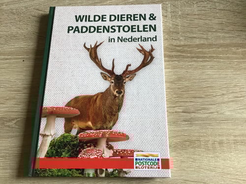 Boek over wilde dieren en paddestoelen in Nederland