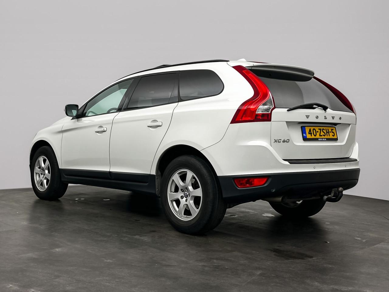 Volvo XC60 - 2.0 D3 FWD Kinetic | Camera | Leder | Navi | Trekhaak