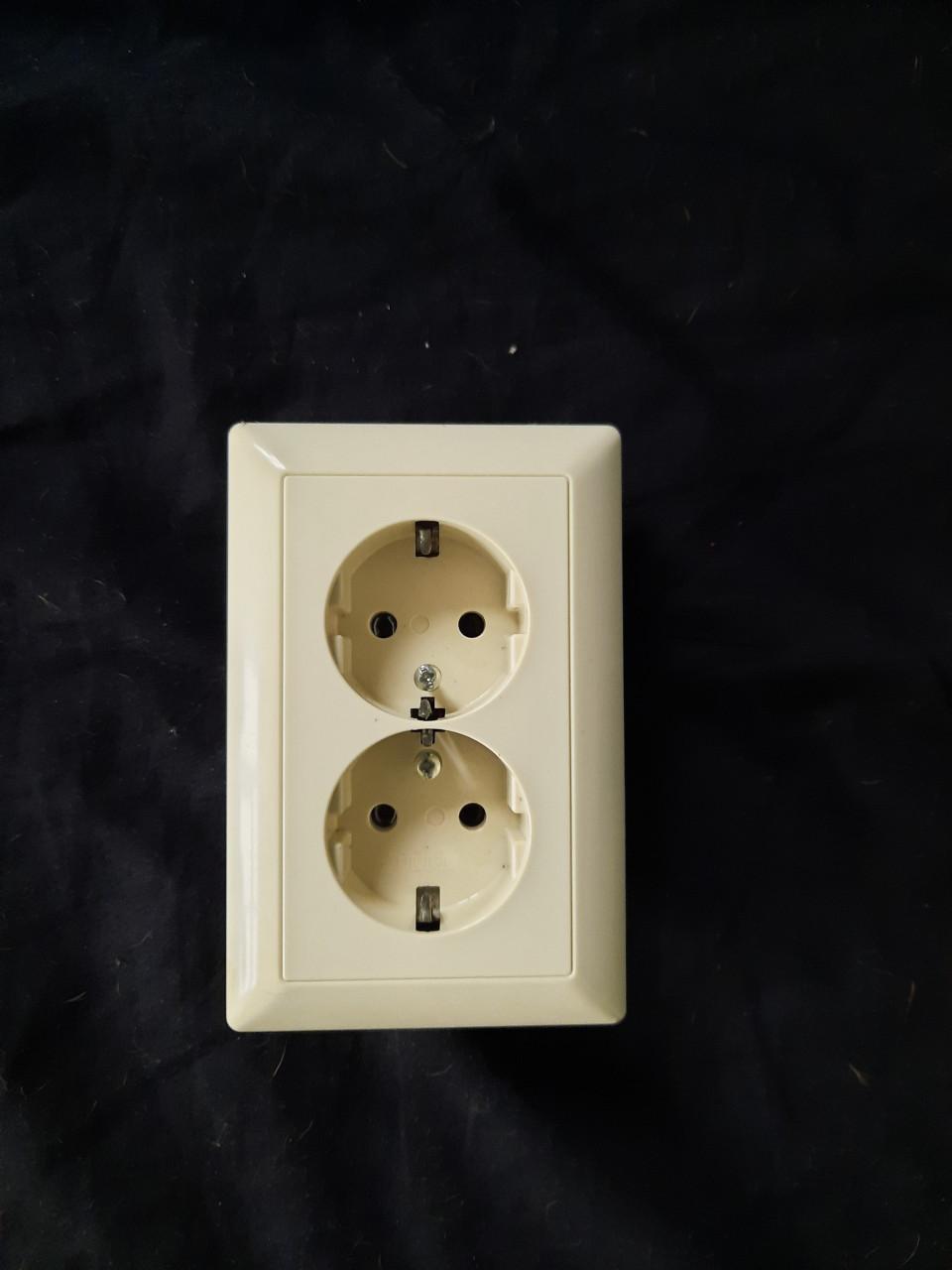 JUNG stopcontact 2-voudig met randaarde 16A 250V - AS500 crème wit