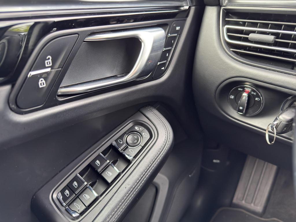Porsche Macan 2.0 pano 245pk | bose | | memory | leder | 20"| camera |4x4 |