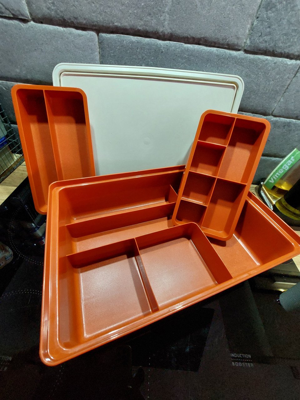 Tupperware vintage naaidoos oranje/crème