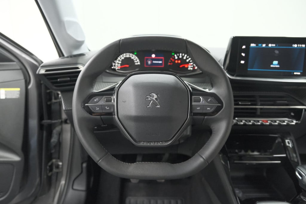 Peugeot 208 puretech 100 allure pack | camera | apple carplay | stoelverwar
