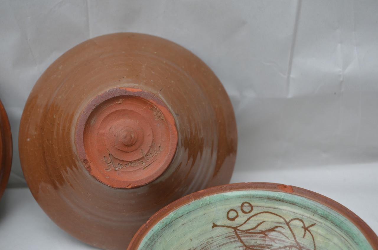 Keramiek 5 schaaltjes gesigneerd 'Haemstede' denk ik.