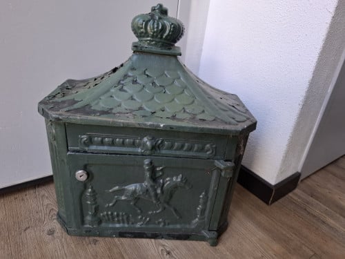Gietijzeren brievenbus