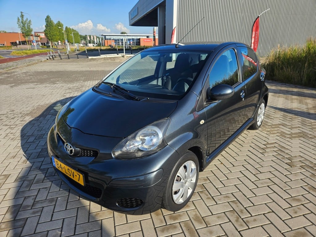 Toyota Aygo 1.0-12v comfort 5drs / nl auto / nap 78.111 km !