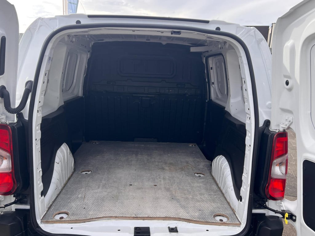 Opel Combo 1.5d l1h1 edition, trekhaak enz...