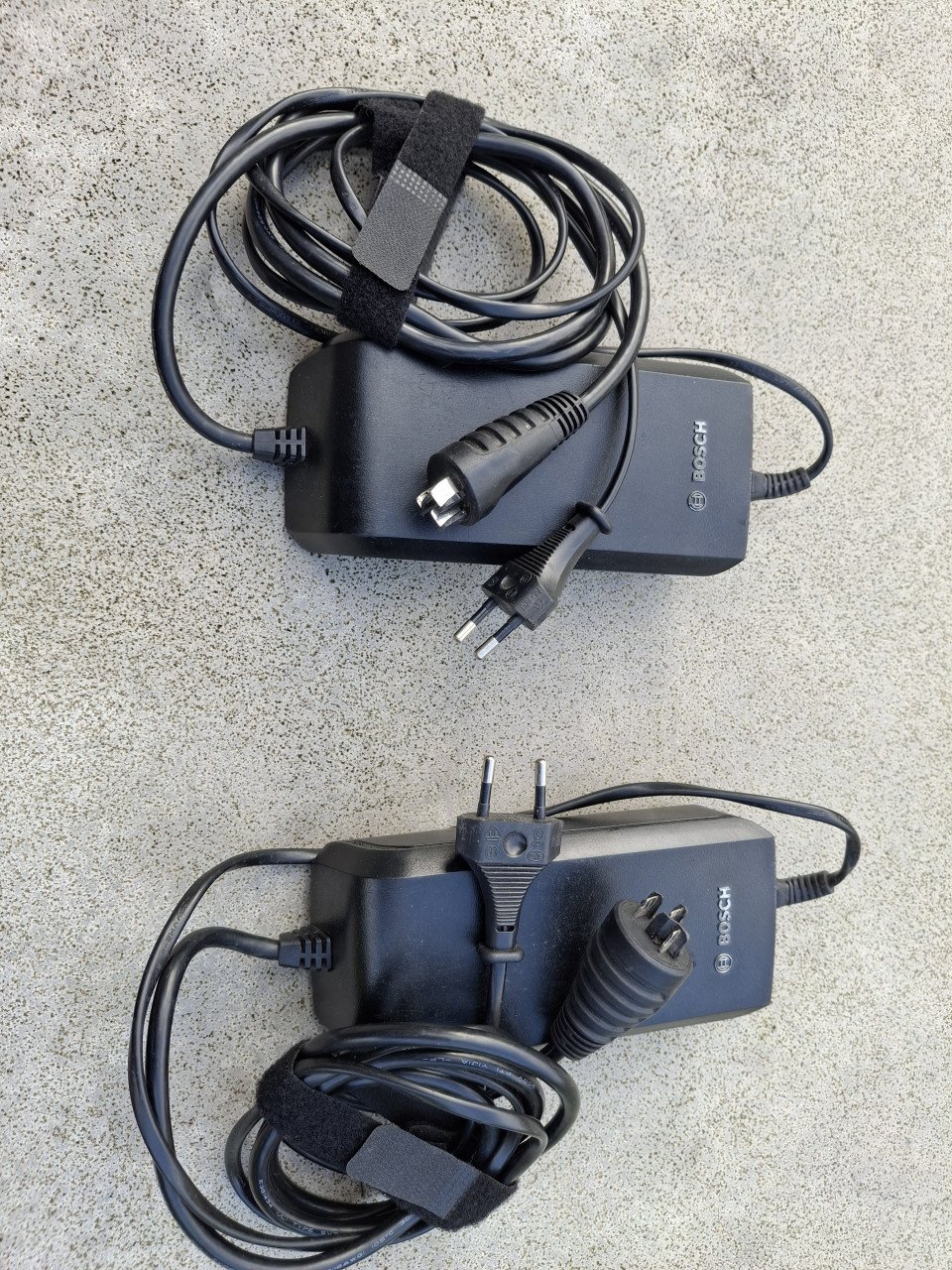 2 opladers Bosch performance cx voor cube fiets.