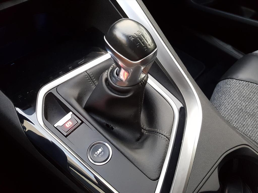 Peugeot 3008 allure 1.2pt-130pk navigatie | trekhaakafn | apple carplay & a