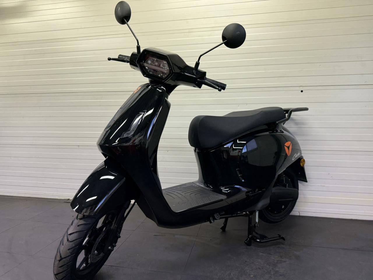 Yadea Owin – 25/45 km/u – Stijlvolle E-Scooter – €2.198,-