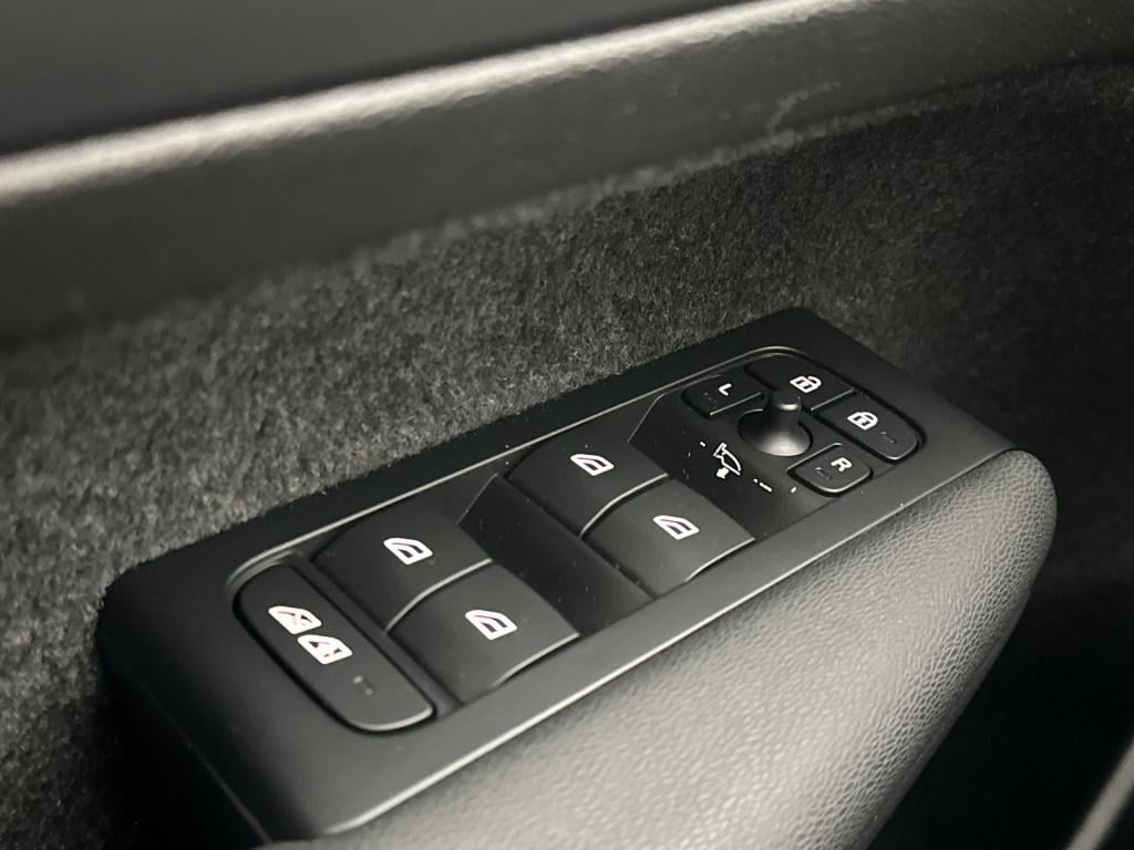 Volvo XC40 t5 262pk recharge plus dark| adap.cruise| 360camera| trekhaak