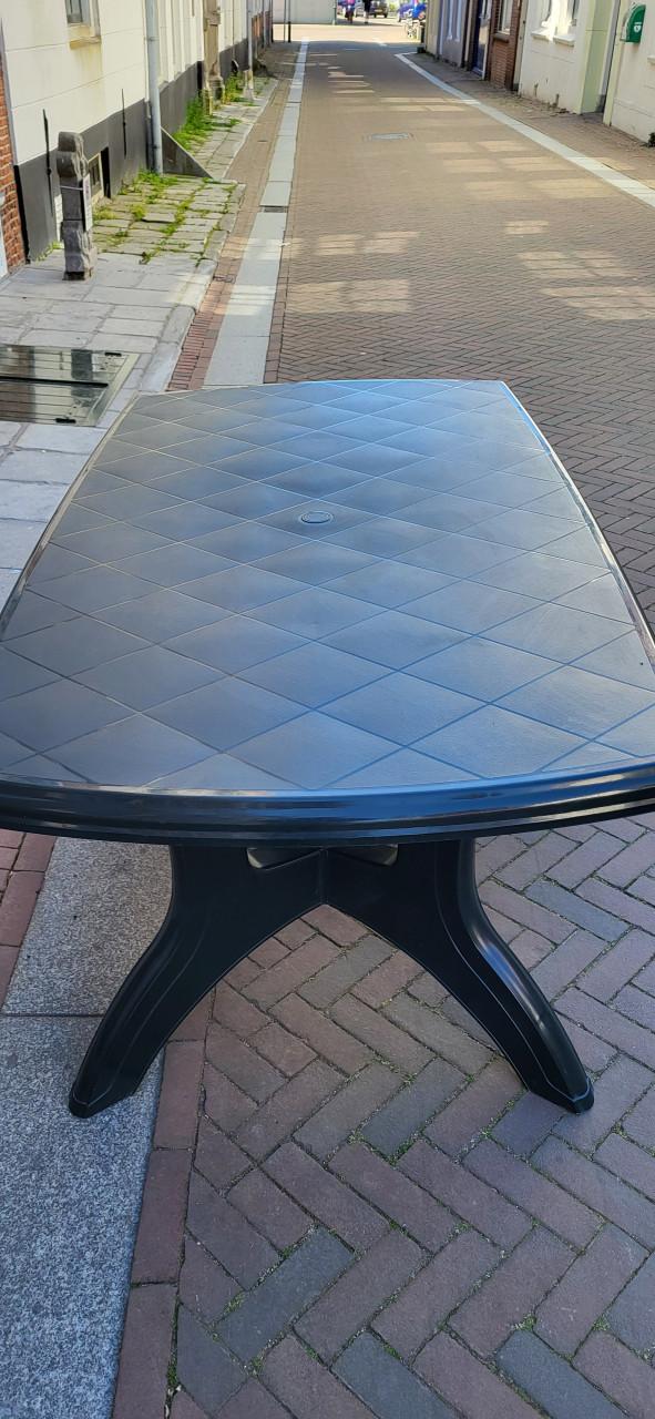 Kunststof tuintafel