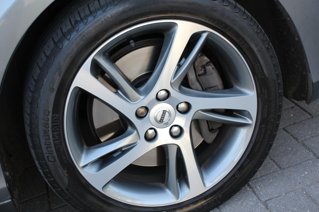 Volvo V40 1.5 t2 momentum automaat - pdc rondom + camera - full led - navi 