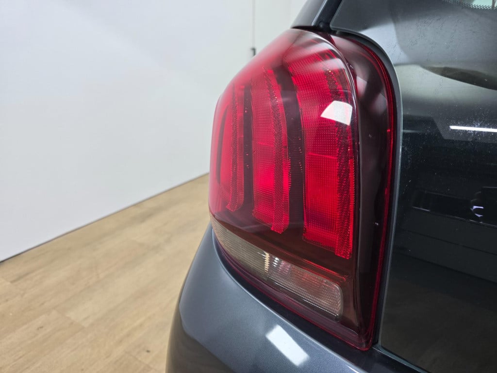 Peugeot 108 occasion 1.0 e-vti active met airco en antracietgrijs qua kleur