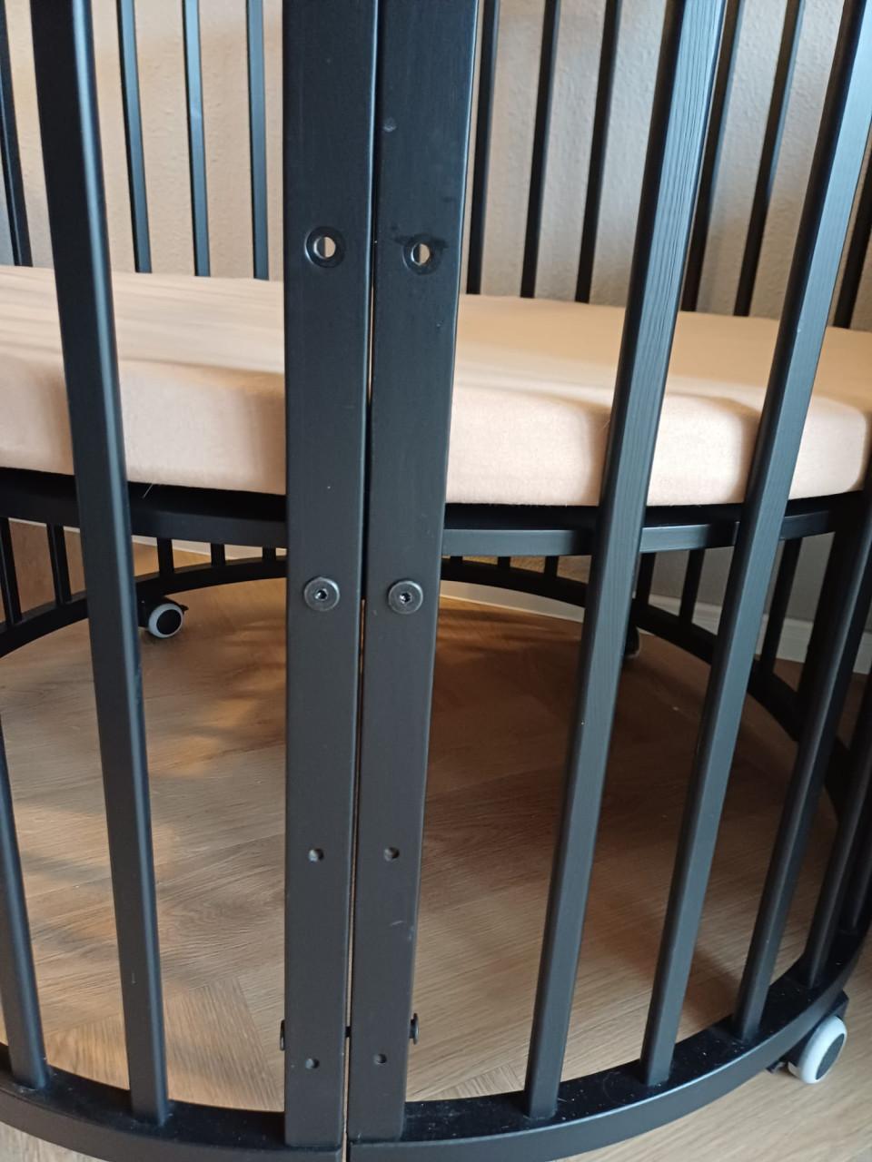 Babybox met matras, 2x Jollein hoeslaken en muziekmobiel — €55