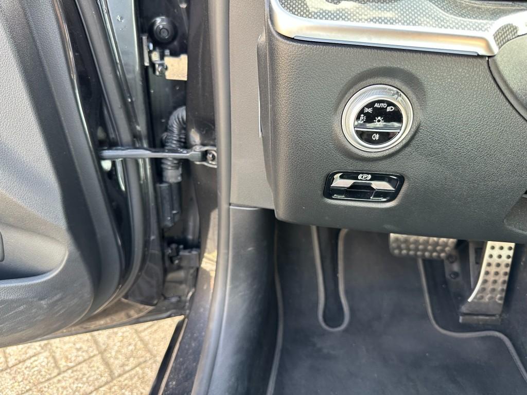 Mercedes-Benz C-Klasse 300e amg line trekhaak camera led stoelverwarming