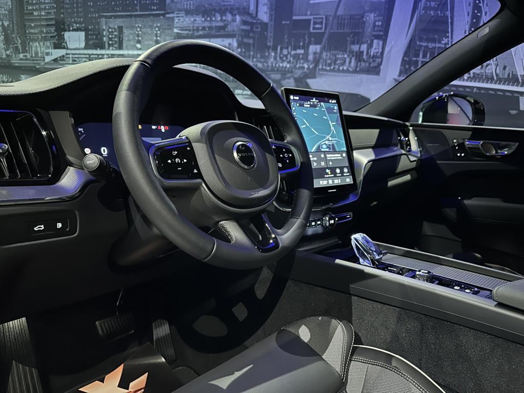 Volvo XC60 2.0 t8 plug-in hybrid awd plus black edition *nieuw model*