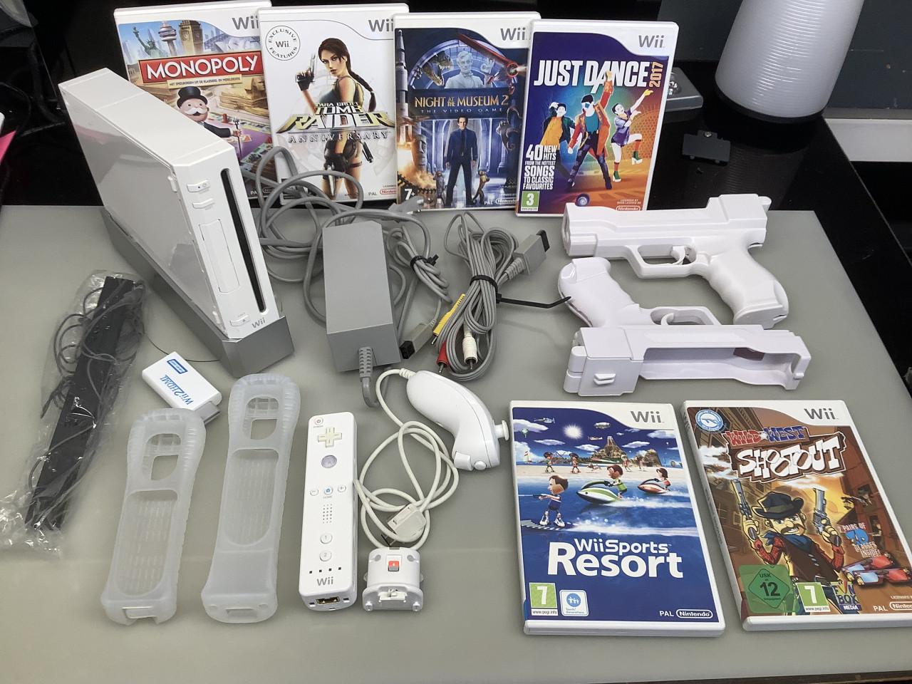 Complete Nintendo Wii set met console, controllers, accessoires enz
