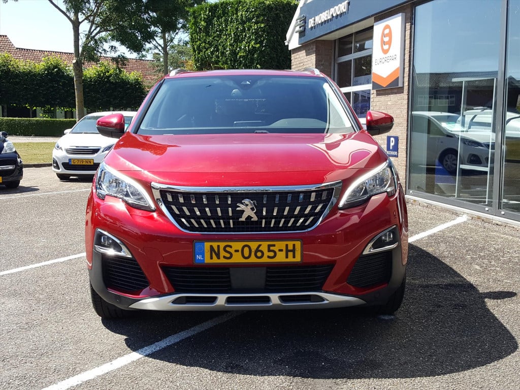 Peugeot 3008 1.2 130pk première automaat navigatie | trekhaak | panoramisch
