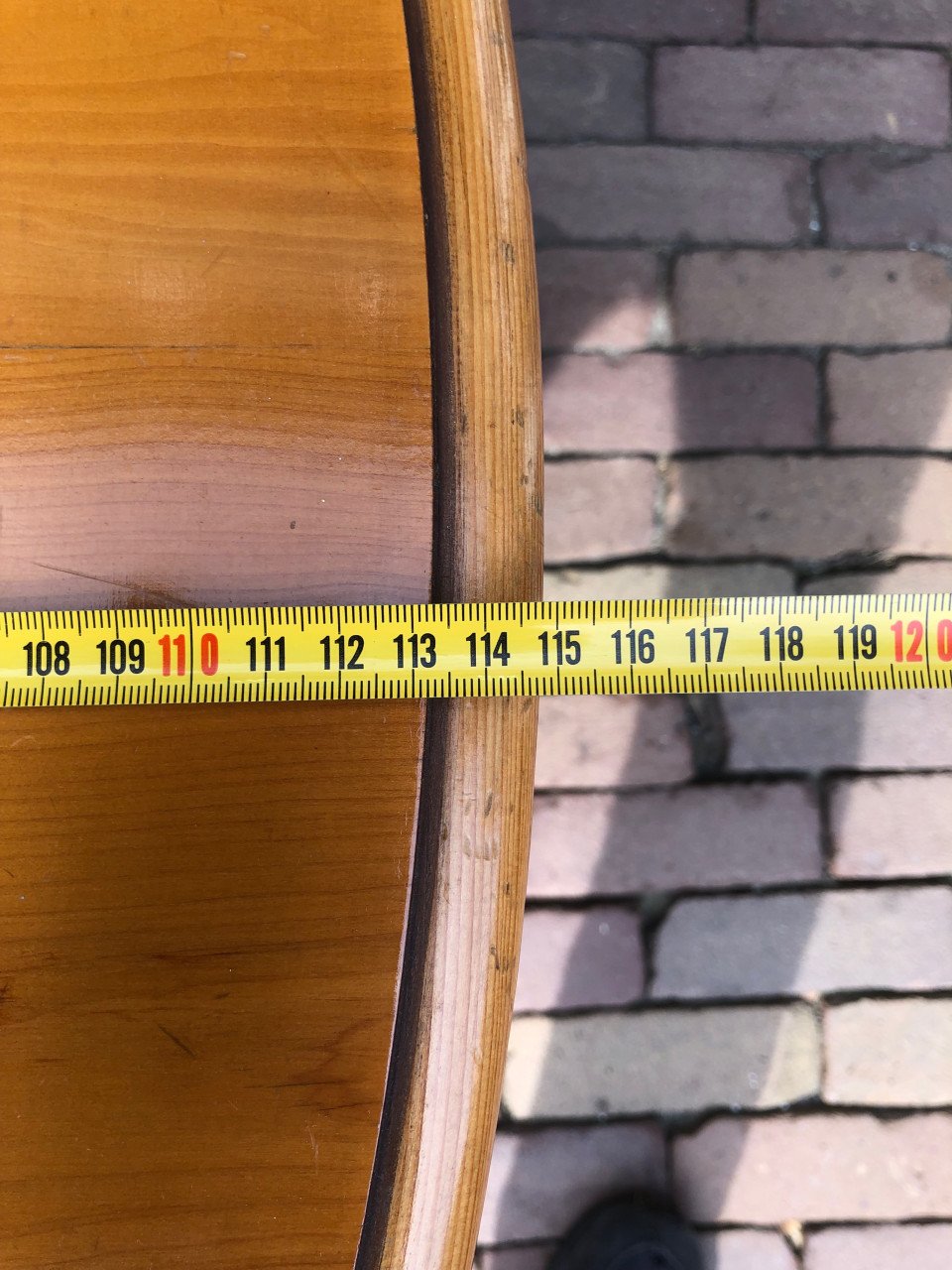 Houten ronde salontafel.