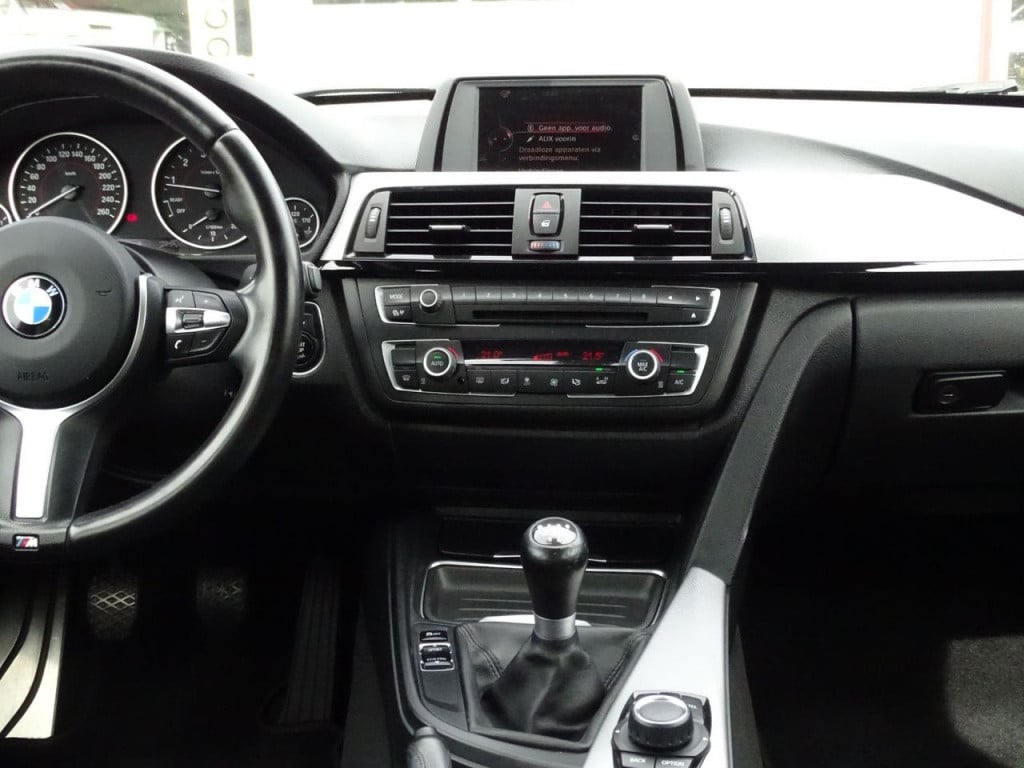 BMW 3-serie 320i high executive m-sportpakket | 19"