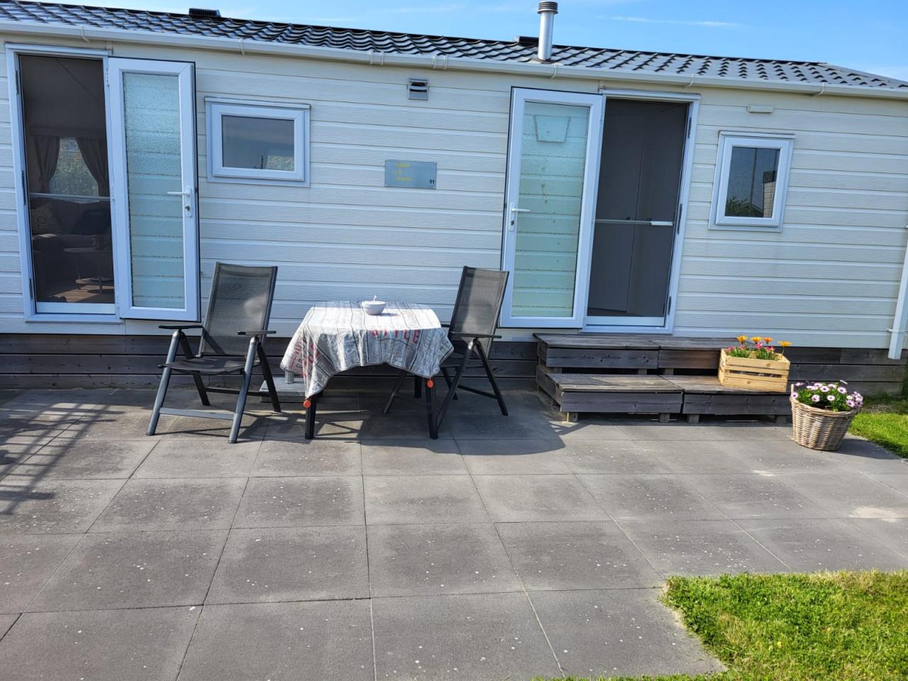 Sfeervol chalet op Camping Sine Cura Burgh Haamstede