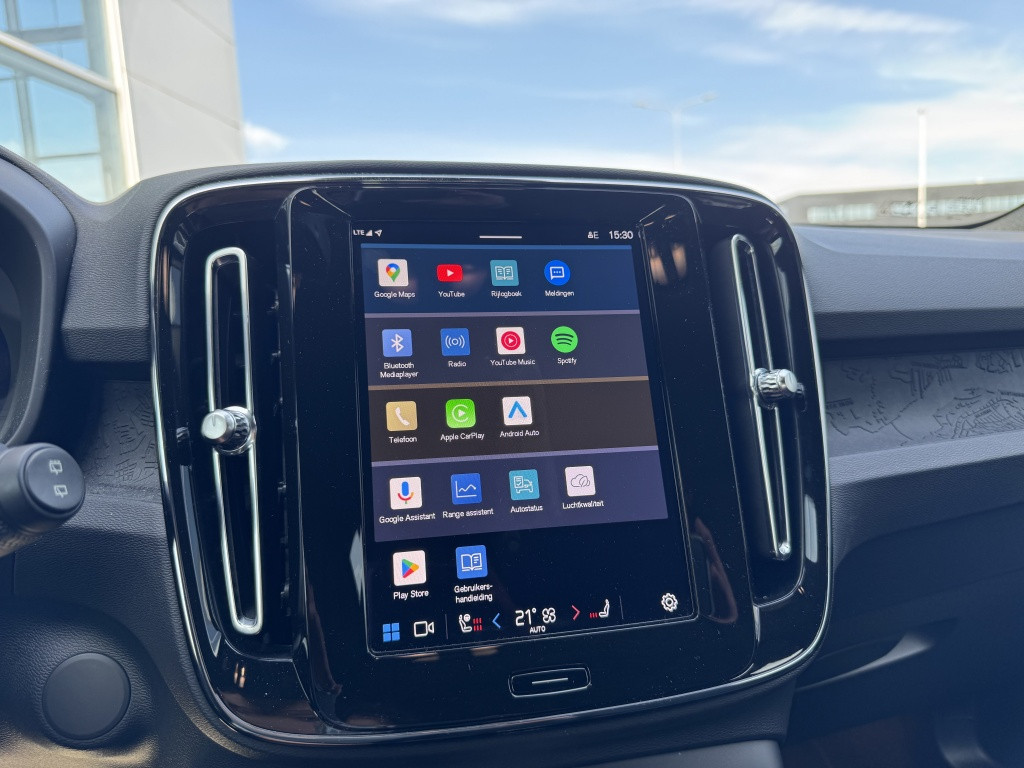 Volvo XC40 extended plus 252pk 82 kwh| trekhaak| adap.criuise| stoel.verw|